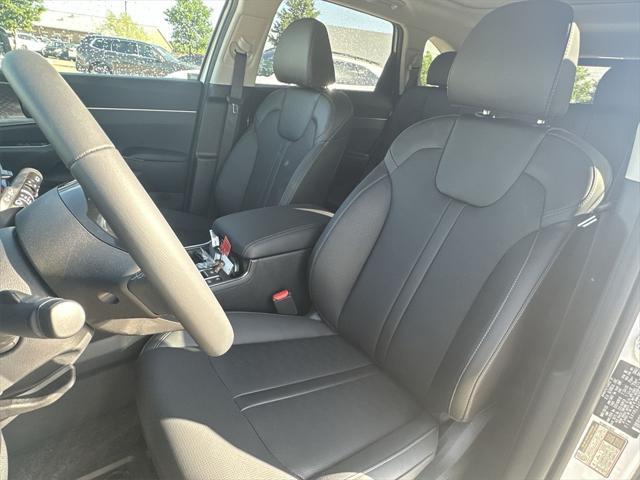 new 2025 Kia Sorento car, priced at $35,080