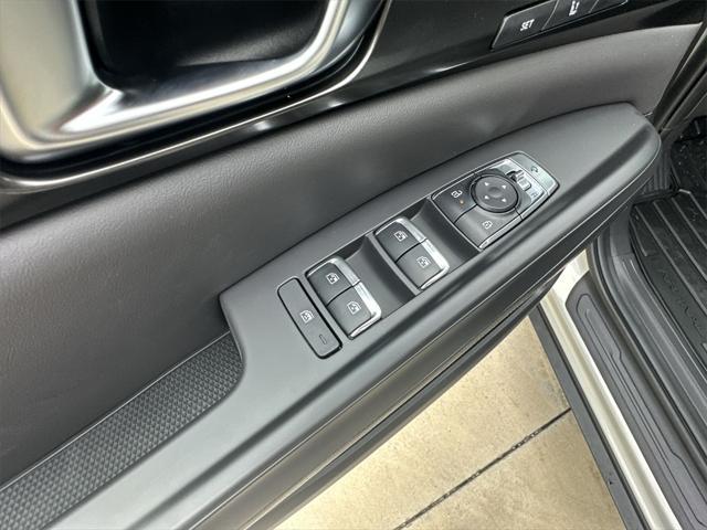 new 2025 Kia Carnival car, priced at $48,044