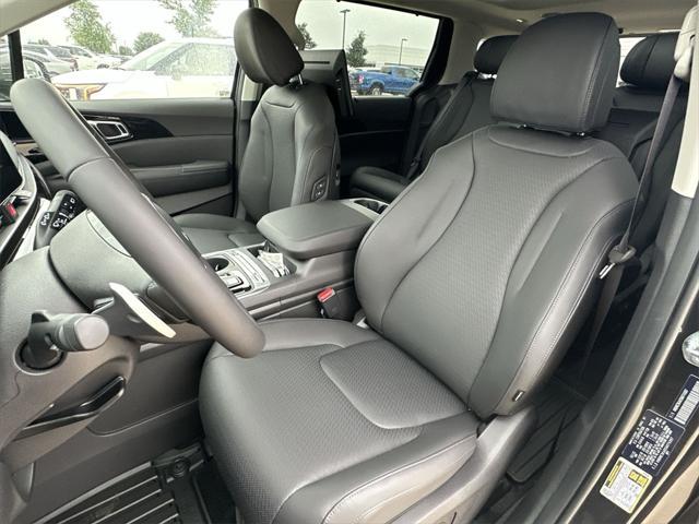 new 2025 Kia Carnival Hybrid car, priced at $53,525