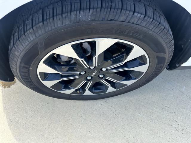 used 2024 Kia Carnival car, priced at $38,009