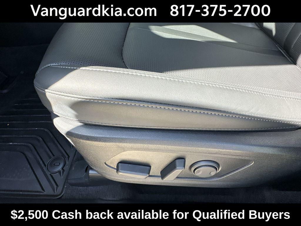 new 2025 Kia Sorento car, priced at $32,879