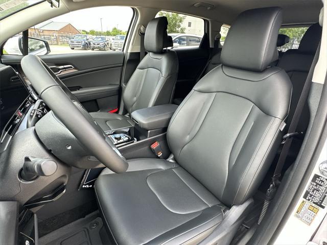new 2025 Kia Sportage car, priced at $28,561