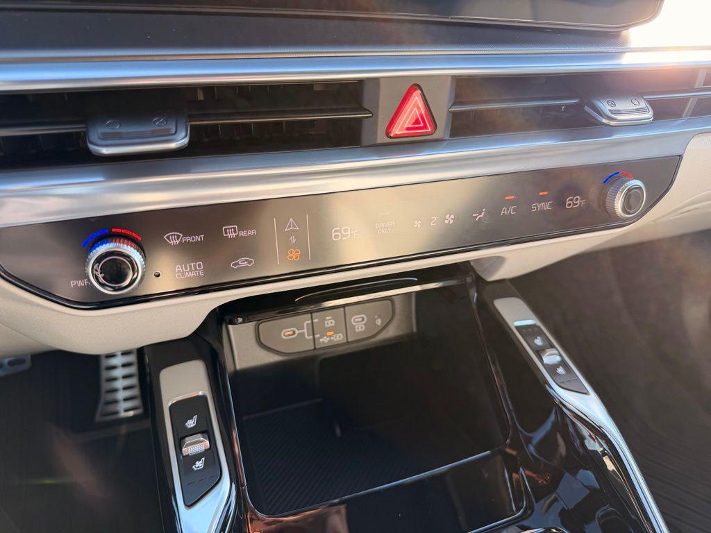 new 2026 Kia Sorento Hybrid car, priced at $45,602