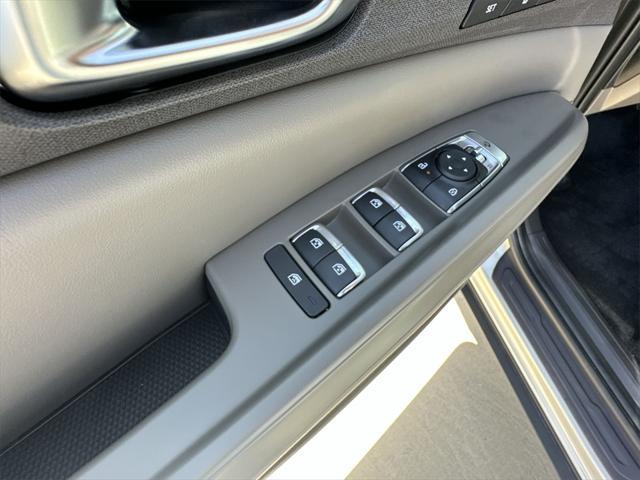 new 2025 Kia Carnival car, priced at $42,001