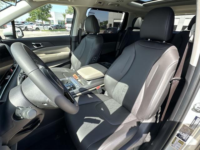 new 2025 Kia Carnival car, priced at $42,001