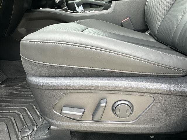 new 2025 Kia Sorento car, priced at $34,638