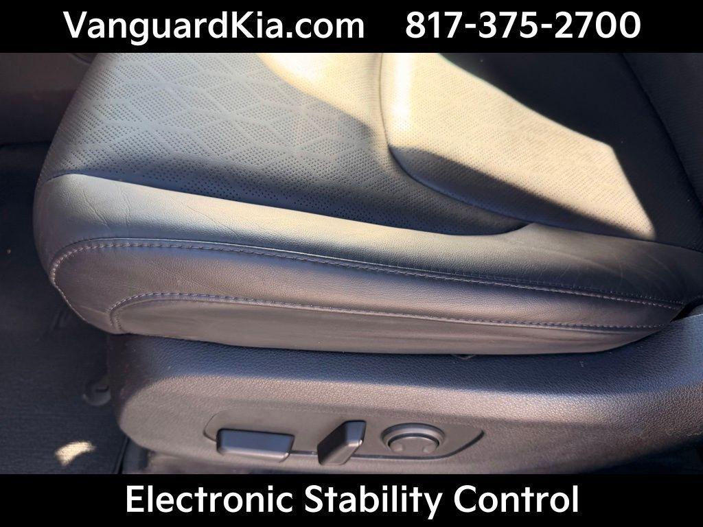 used 2022 Kia Carnival car, priced at $25,234