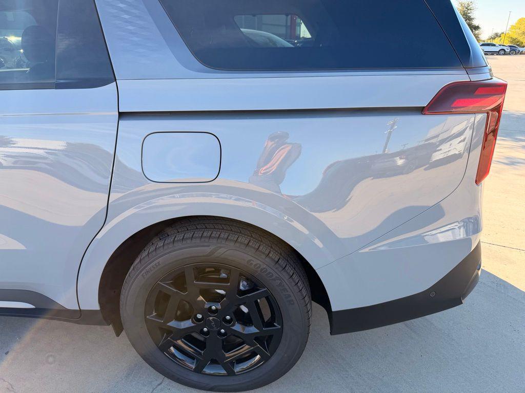 new 2026 Kia Carnival Hybrid car, priced at $53,757