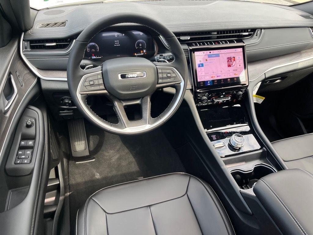 new 2025 Jeep Grand Cherokee car, priced at $48,950