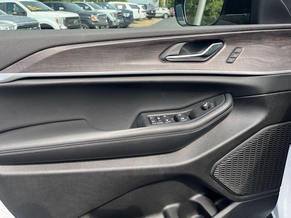 new 2025 Jeep Grand Cherokee car, priced at $48,950