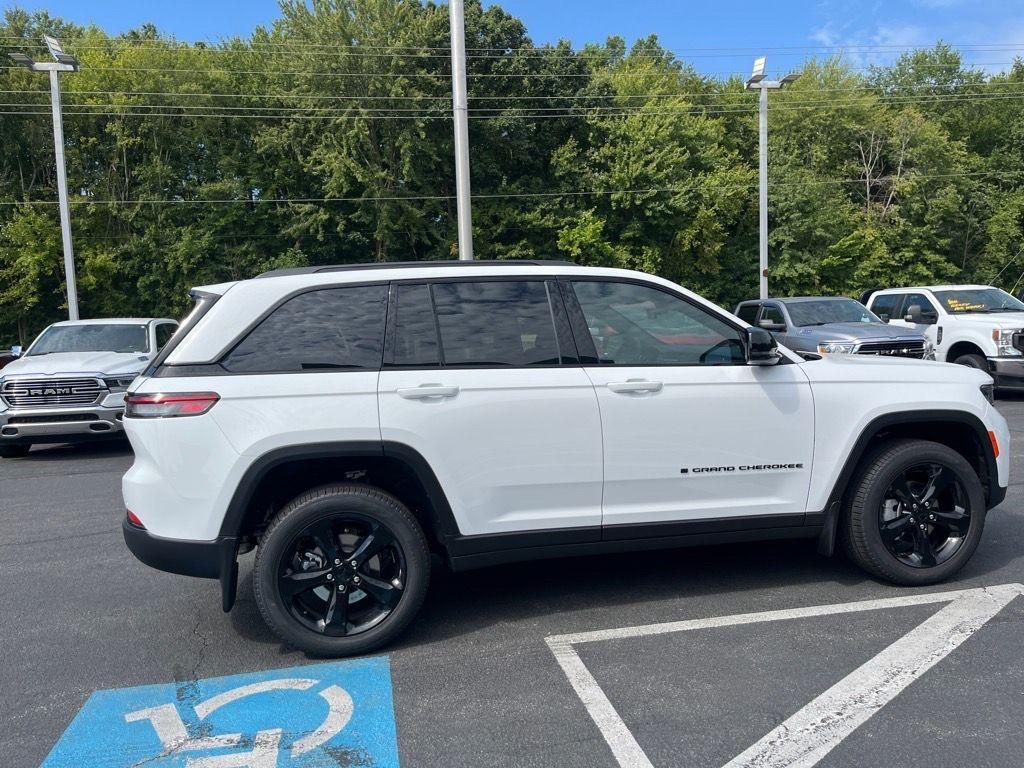 new 2025 Jeep Grand Cherokee car, priced at $48,950