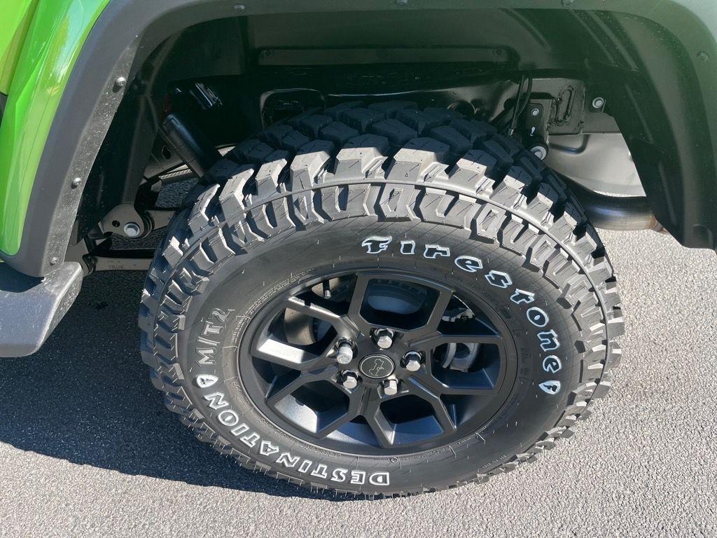 new 2025 Jeep Gladiator car, priced at $45,744