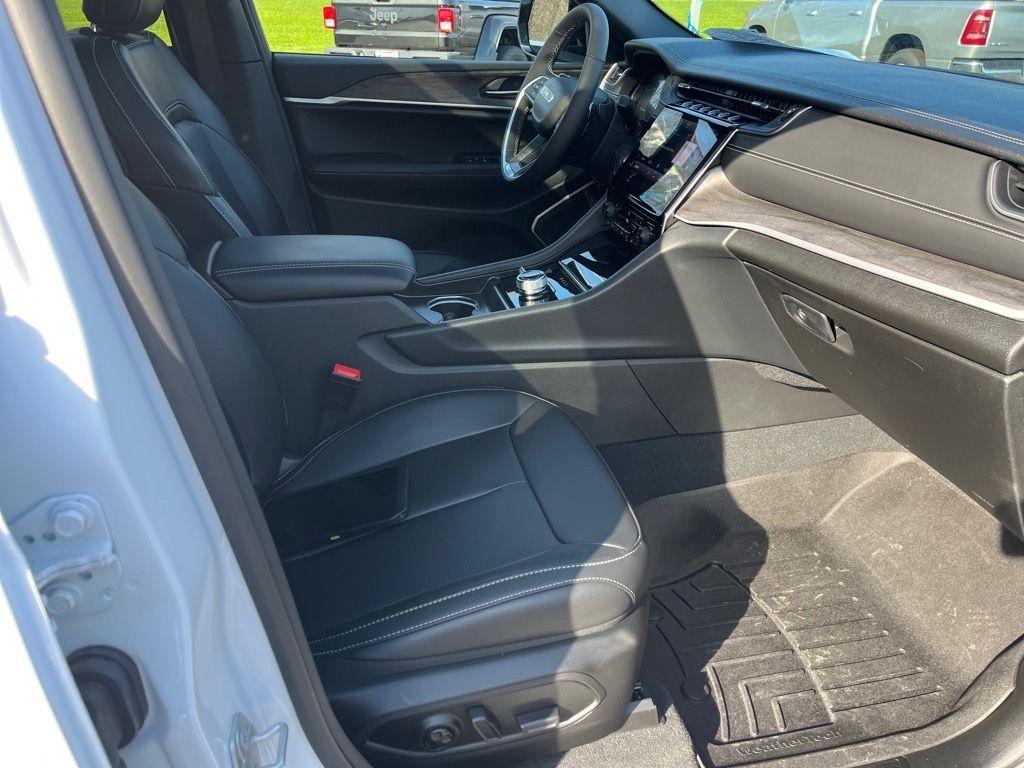 used 2024 Jeep Grand Cherokee car, priced at $37,800