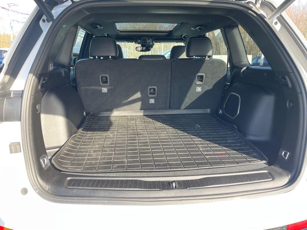 used 2024 Jeep Grand Cherokee car, priced at $37,800