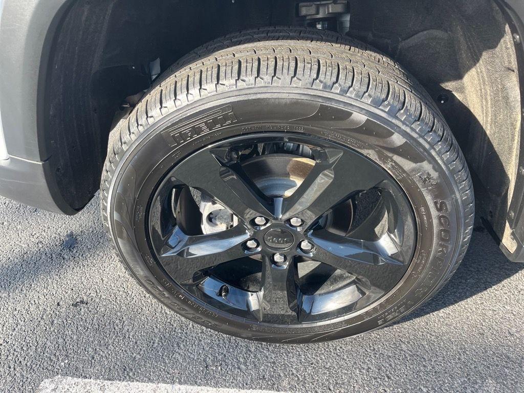 used 2024 Jeep Grand Cherokee car, priced at $37,800