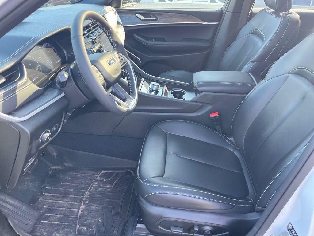 used 2024 Jeep Grand Cherokee car, priced at $37,800