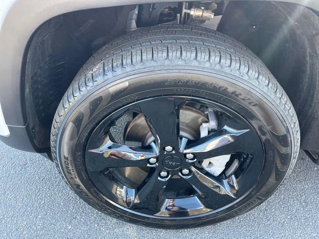 used 2024 Jeep Grand Cherokee car, priced at $37,800