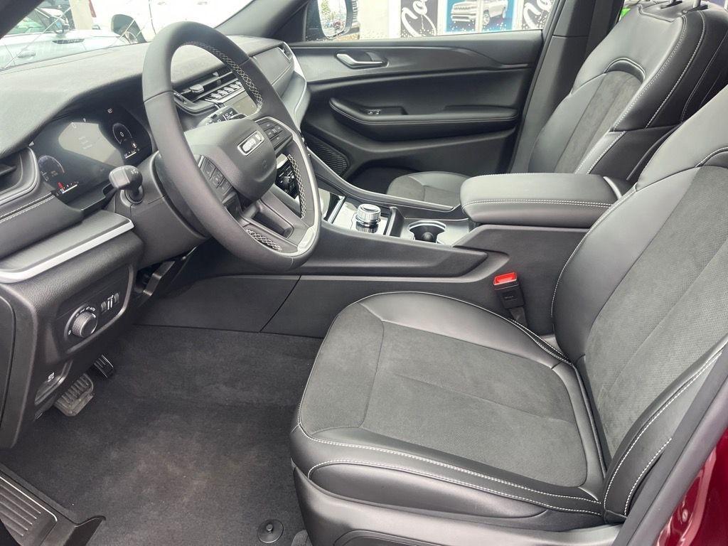 new 2025 Jeep Grand Cherokee car, priced at $43,422