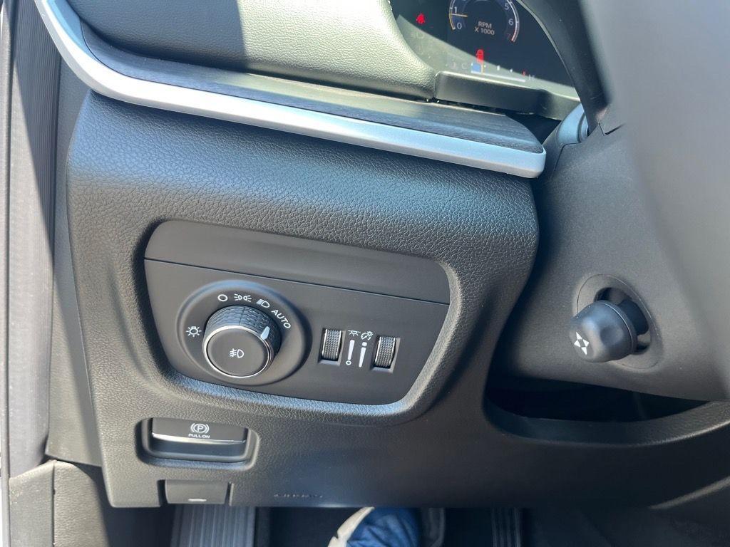 new 2025 Jeep Grand Cherokee car, priced at $47,900