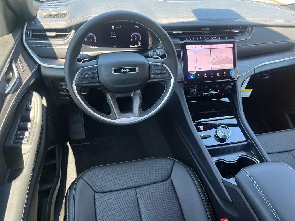 new 2025 Jeep Grand Cherokee car, priced at $47,900