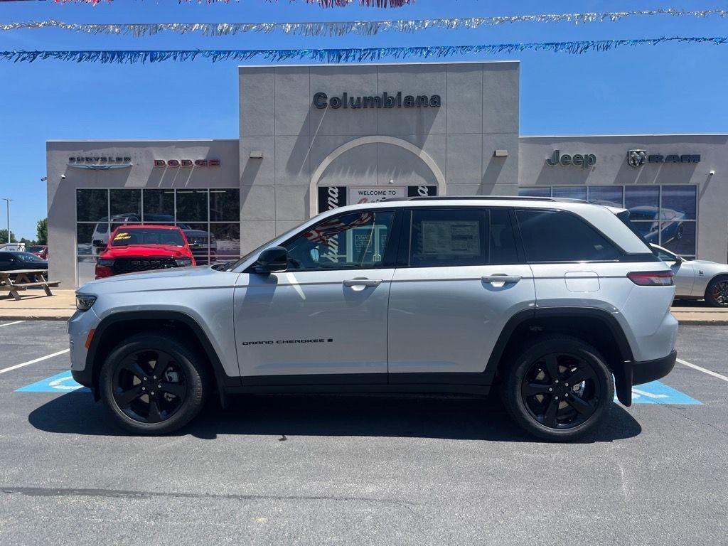 new 2025 Jeep Grand Cherokee car, priced at $47,900