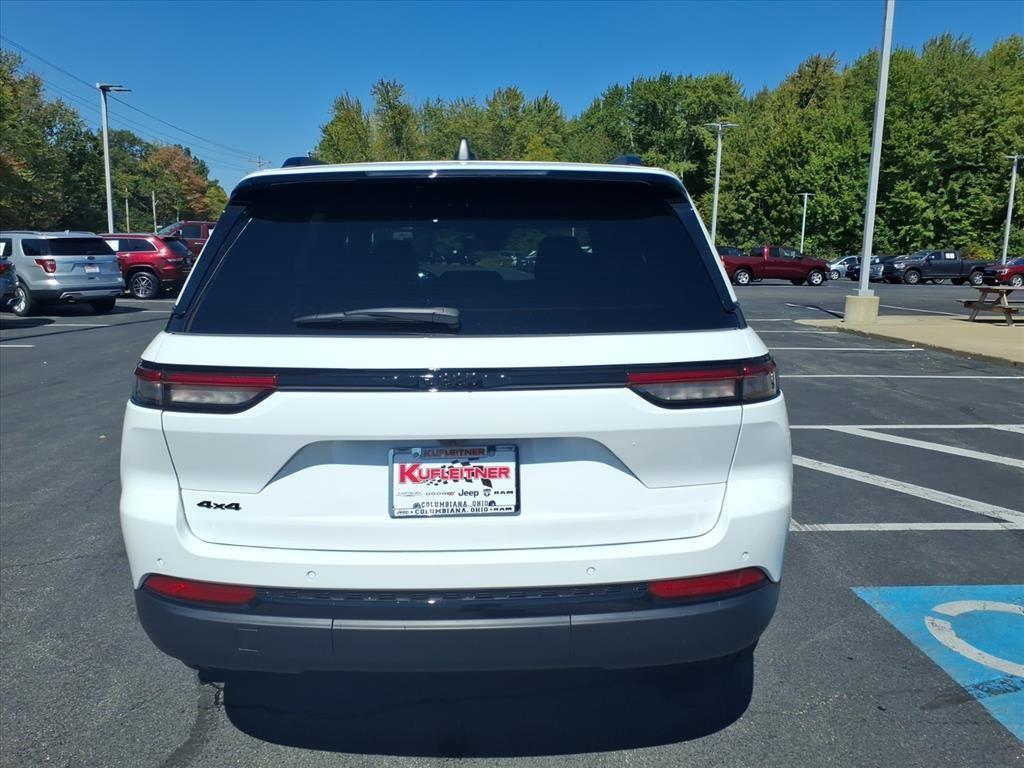 new 2025 Jeep Grand Cherokee car, priced at $42,904