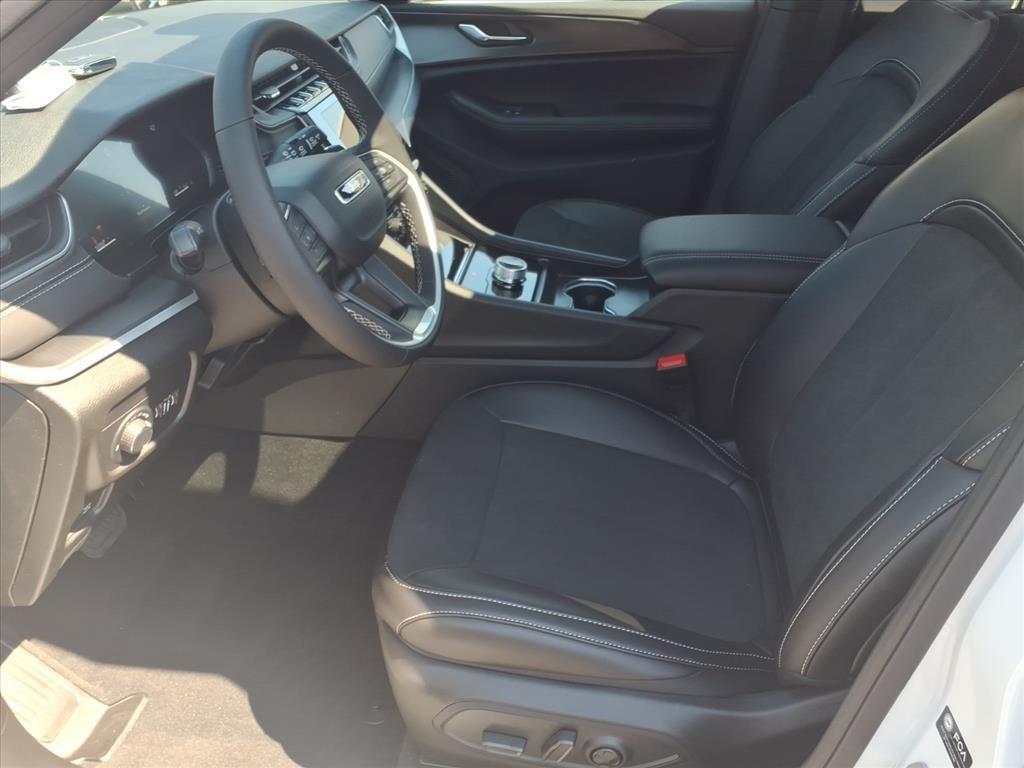 new 2025 Jeep Grand Cherokee car, priced at $42,904