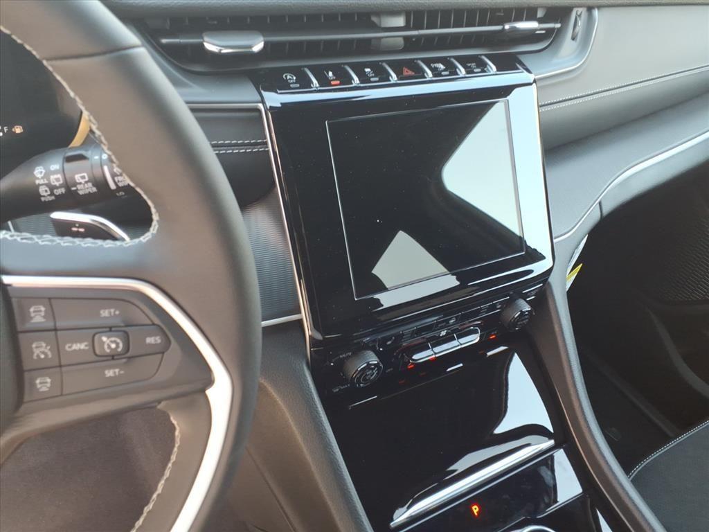 new 2025 Jeep Grand Cherokee car, priced at $42,904