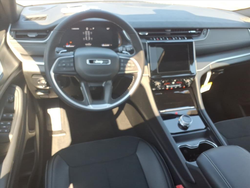 new 2025 Jeep Grand Cherokee car, priced at $42,904