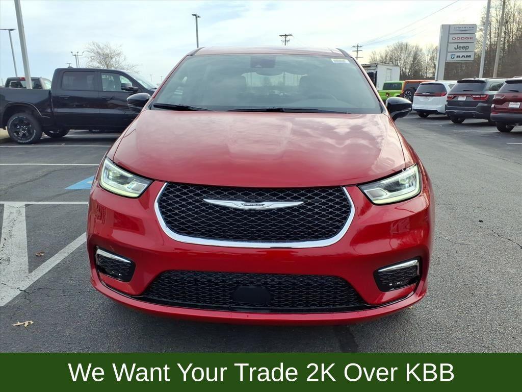 new 2026 Chrysler Pacifica car, priced at $44,844