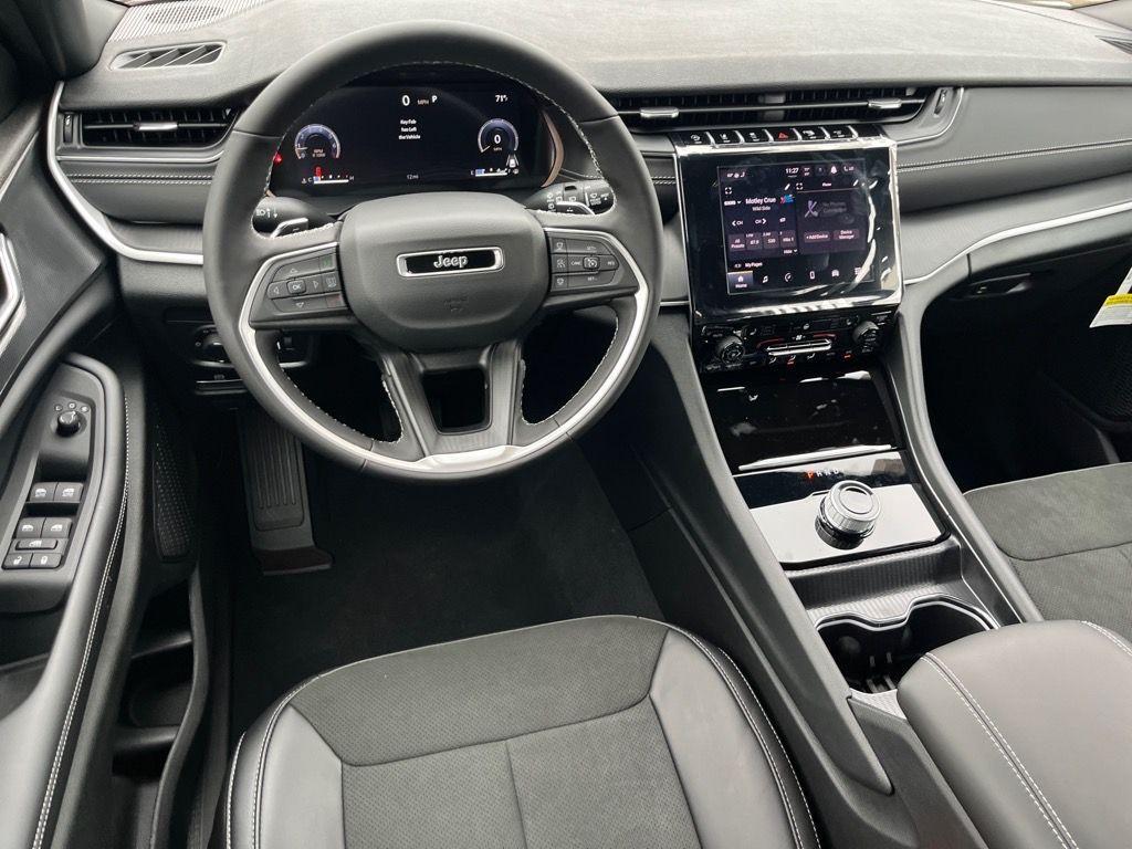 new 2025 Jeep Grand Cherokee L car, priced at $45,072