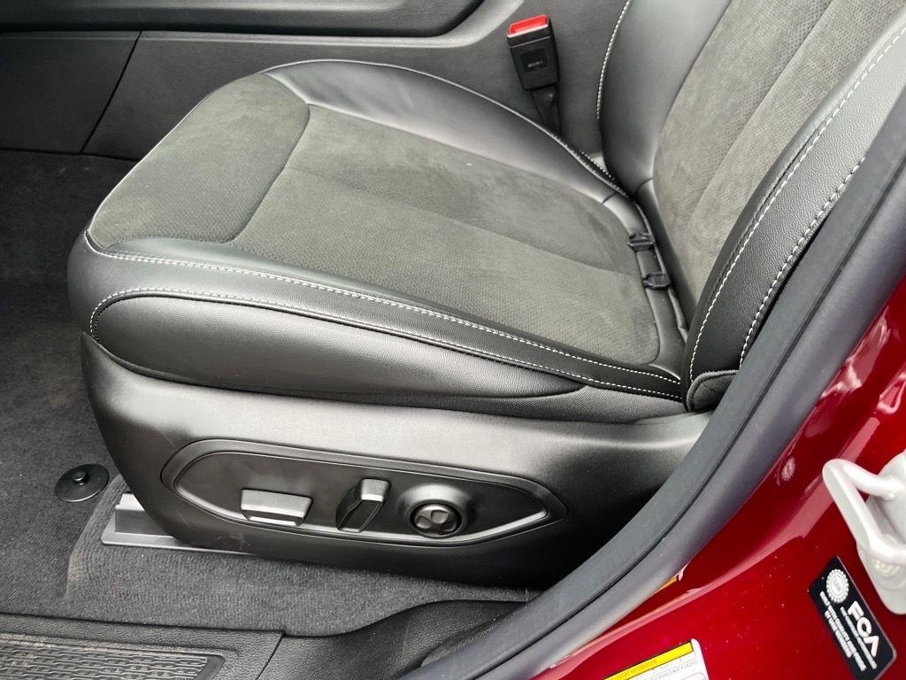 new 2025 Jeep Grand Cherokee L car, priced at $45,072