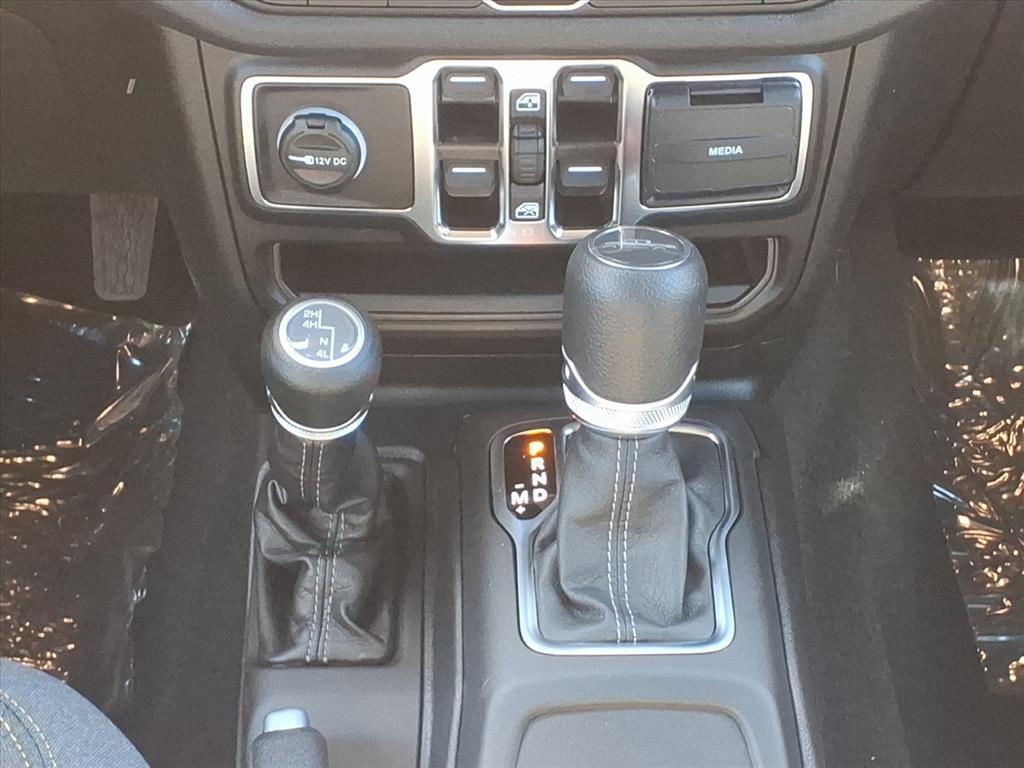 new 2025 Jeep Gladiator car, priced at $48,138