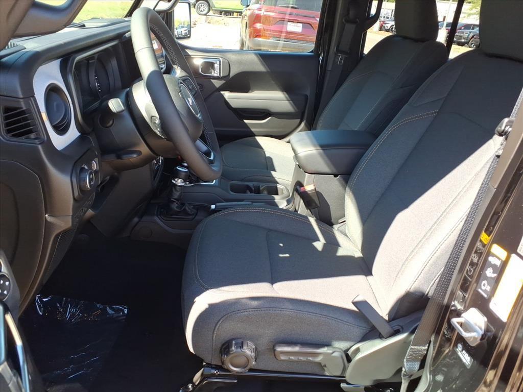 new 2025 Jeep Gladiator car, priced at $48,138