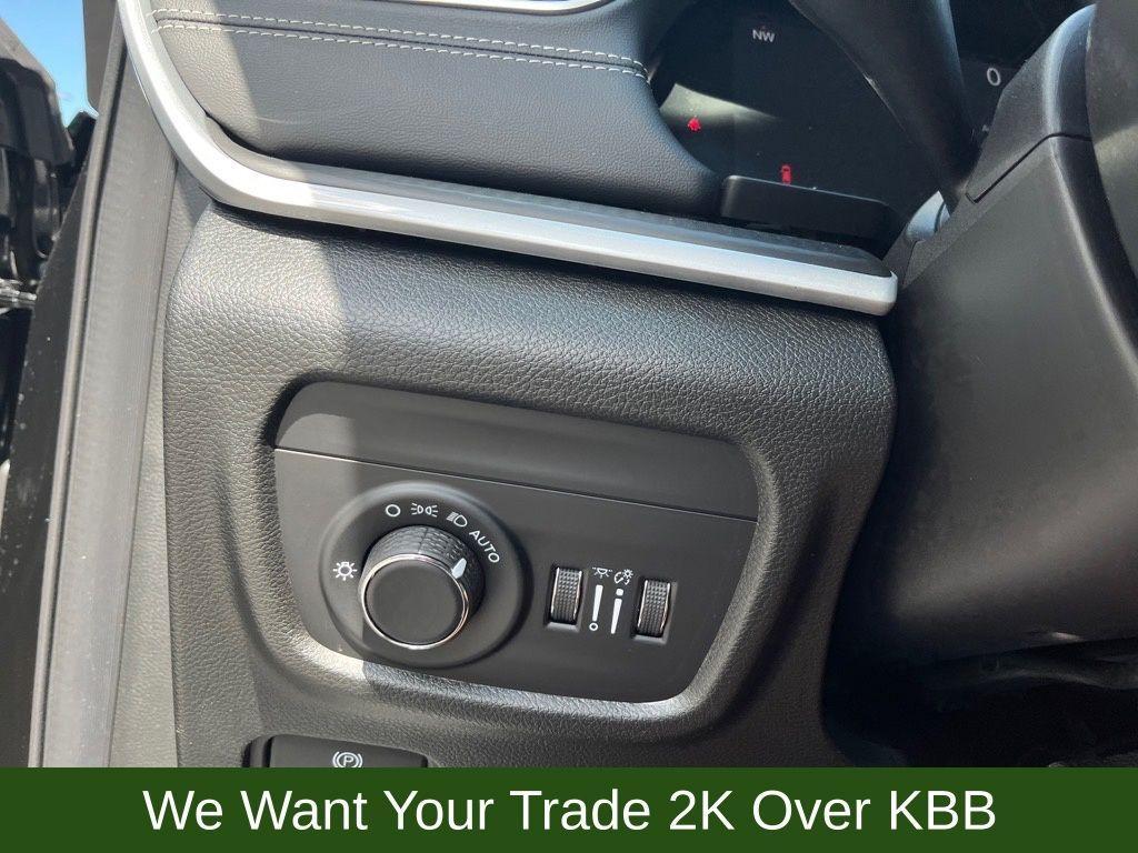 new 2025 Jeep Grand Cherokee L car, priced at $39,811