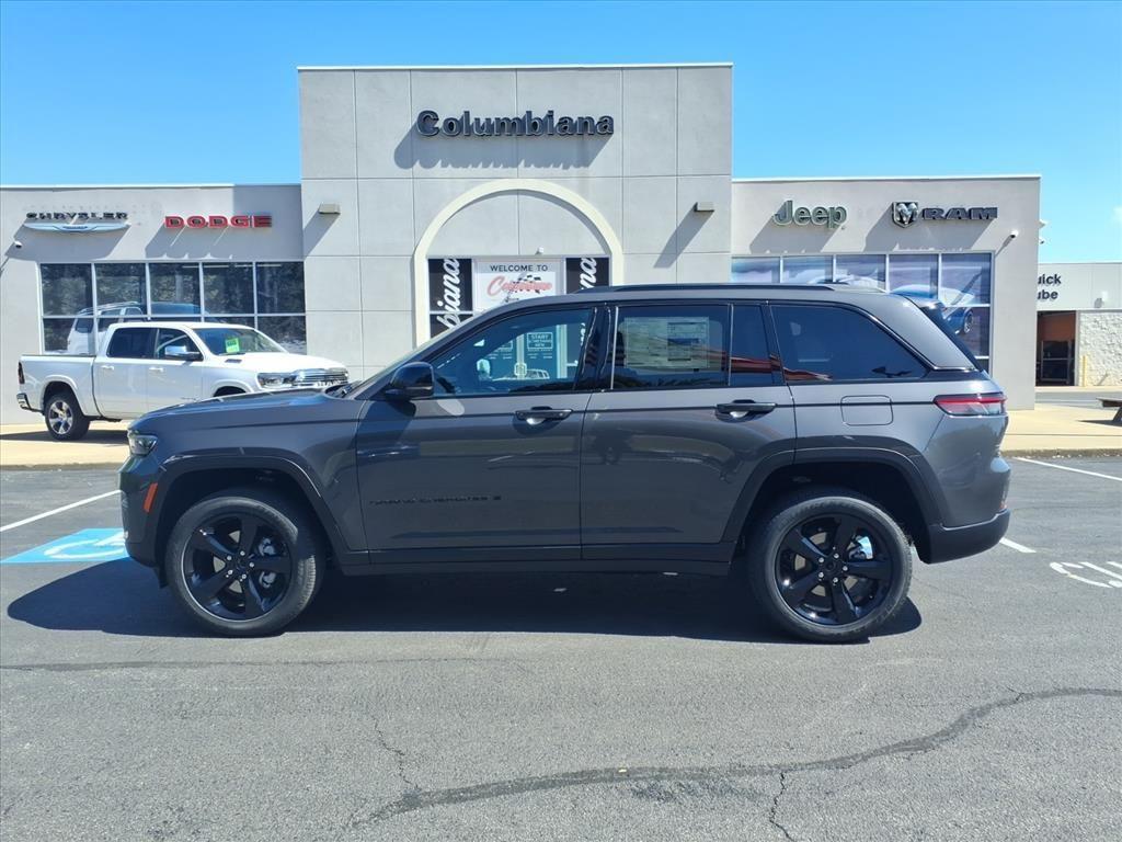 new 2025 Jeep Grand Cherokee car, priced at $43,422