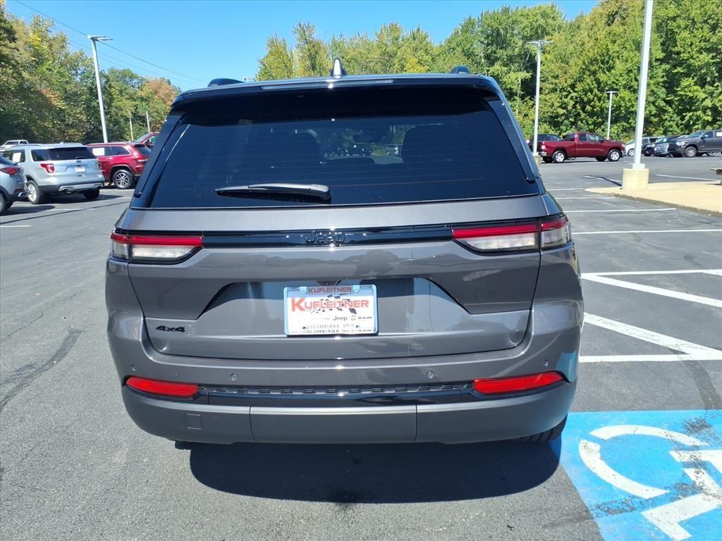new 2025 Jeep Grand Cherokee car, priced at $43,422
