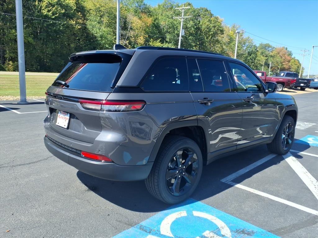 new 2025 Jeep Grand Cherokee car, priced at $43,422