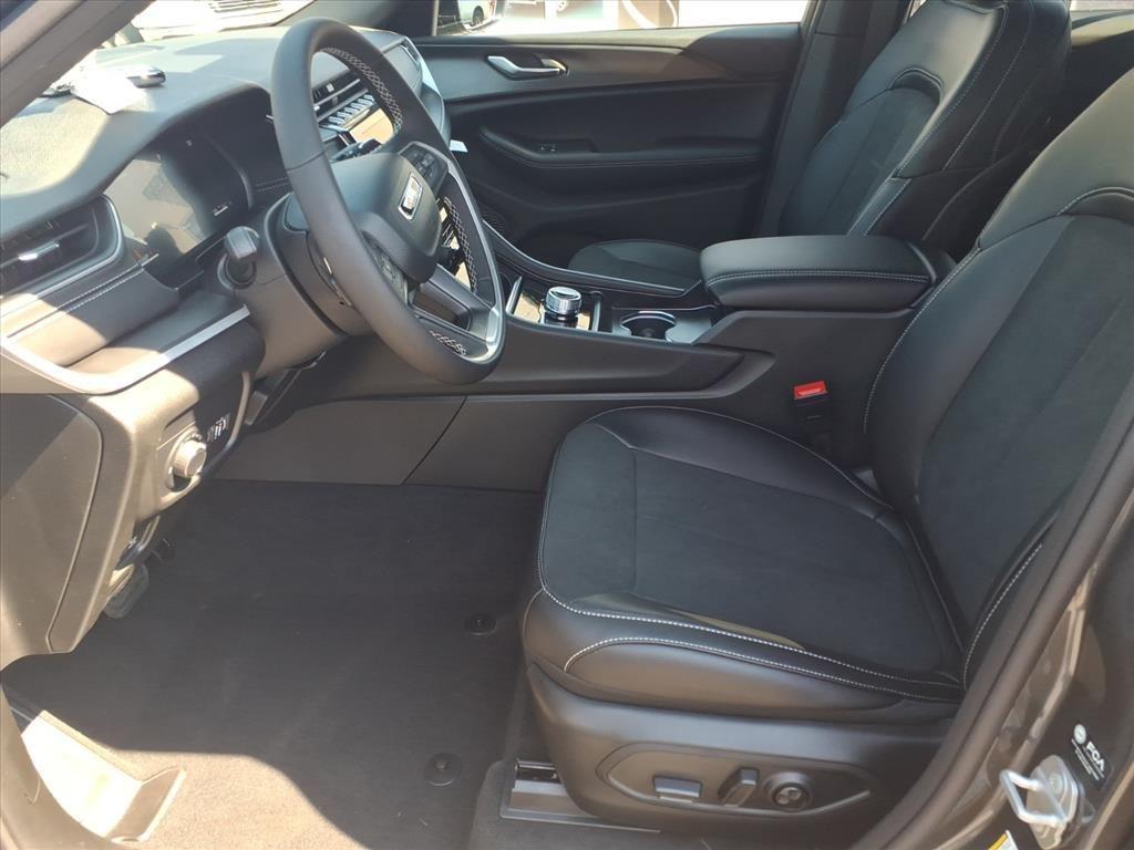 new 2025 Jeep Grand Cherokee car, priced at $43,422