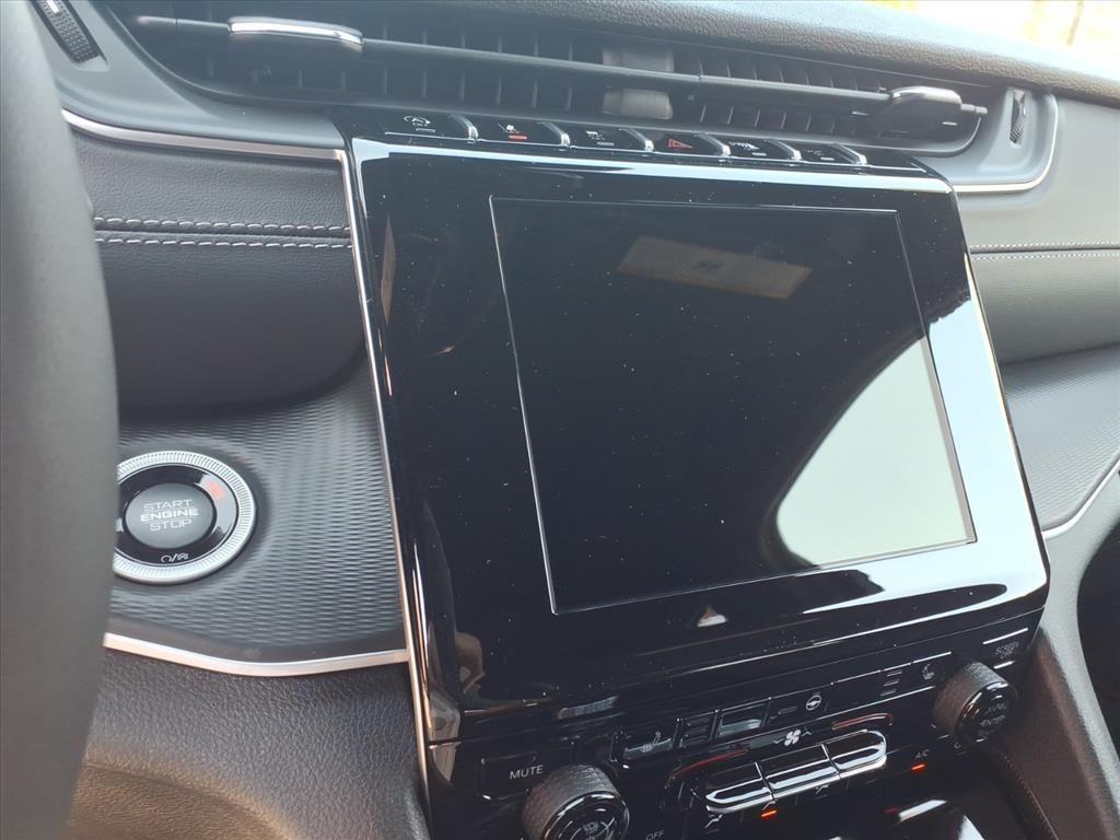 new 2025 Jeep Grand Cherokee car, priced at $43,422