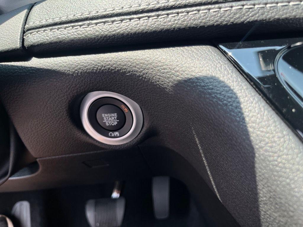 new 2025 Chrysler Pacifica car, priced at $38,400