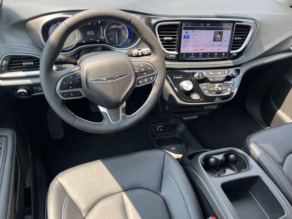new 2025 Chrysler Pacifica car, priced at $38,400