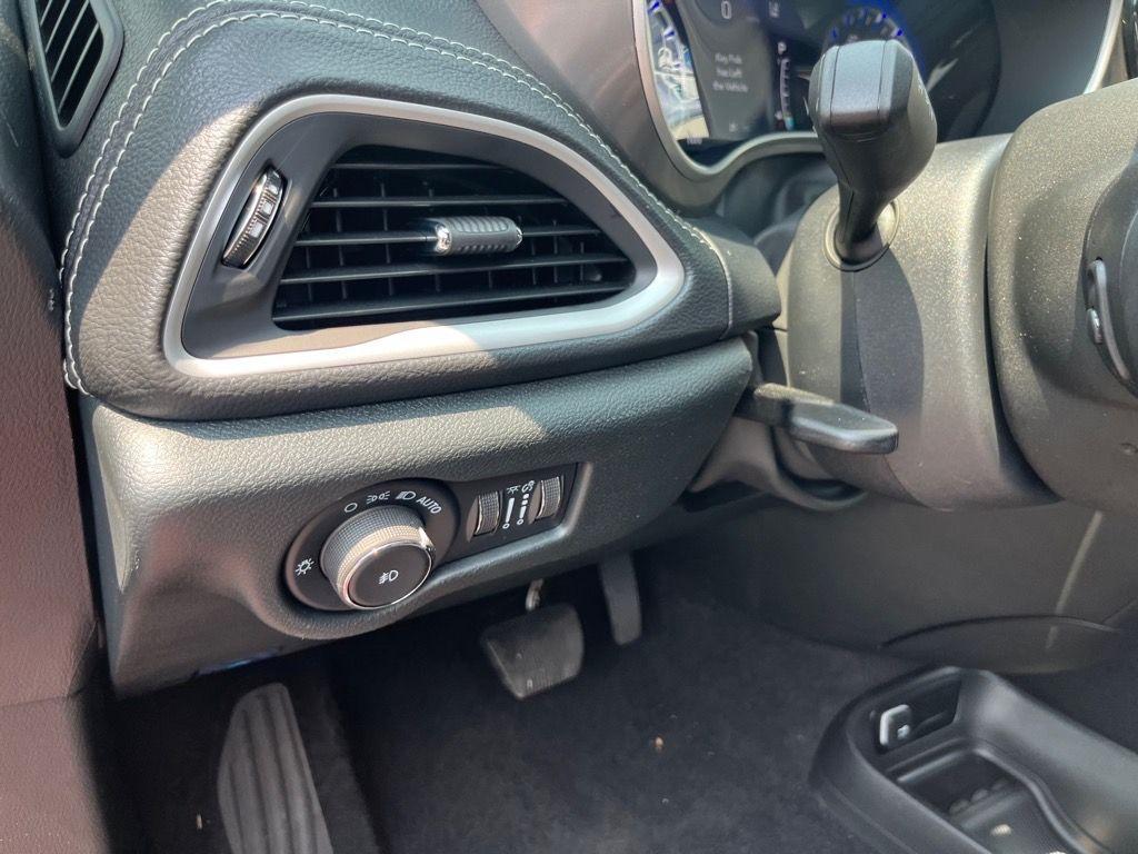 new 2025 Chrysler Pacifica car, priced at $38,400