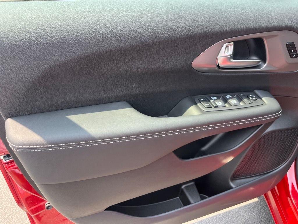 new 2025 Chrysler Pacifica car, priced at $38,400