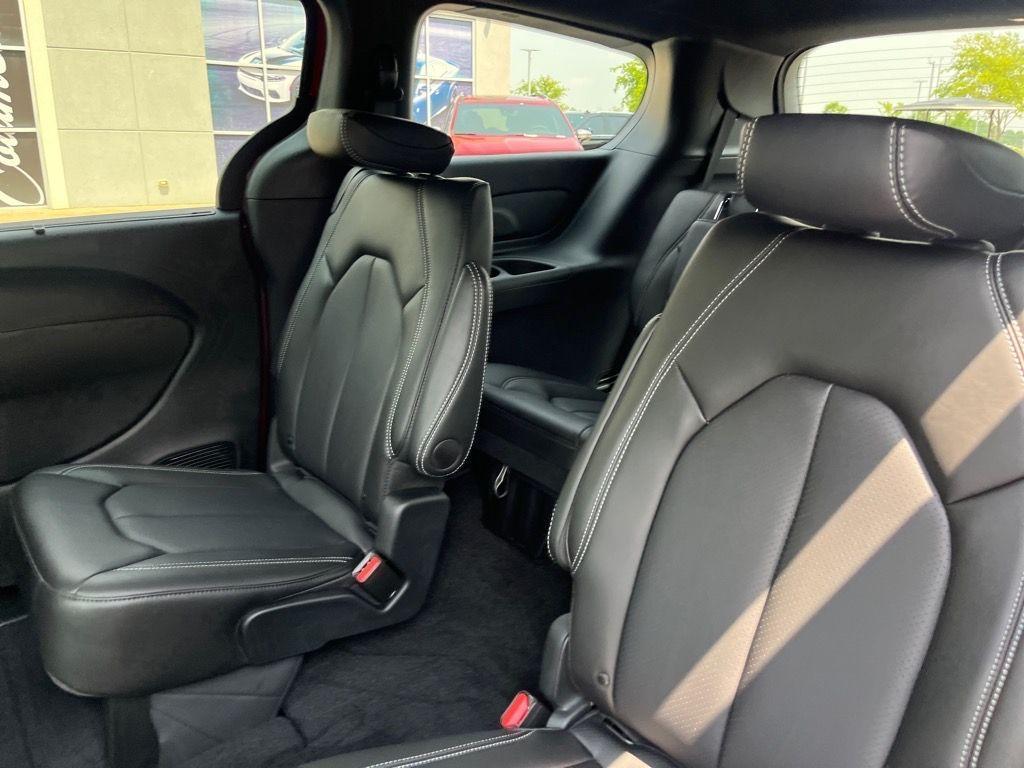 new 2025 Chrysler Pacifica car, priced at $38,400