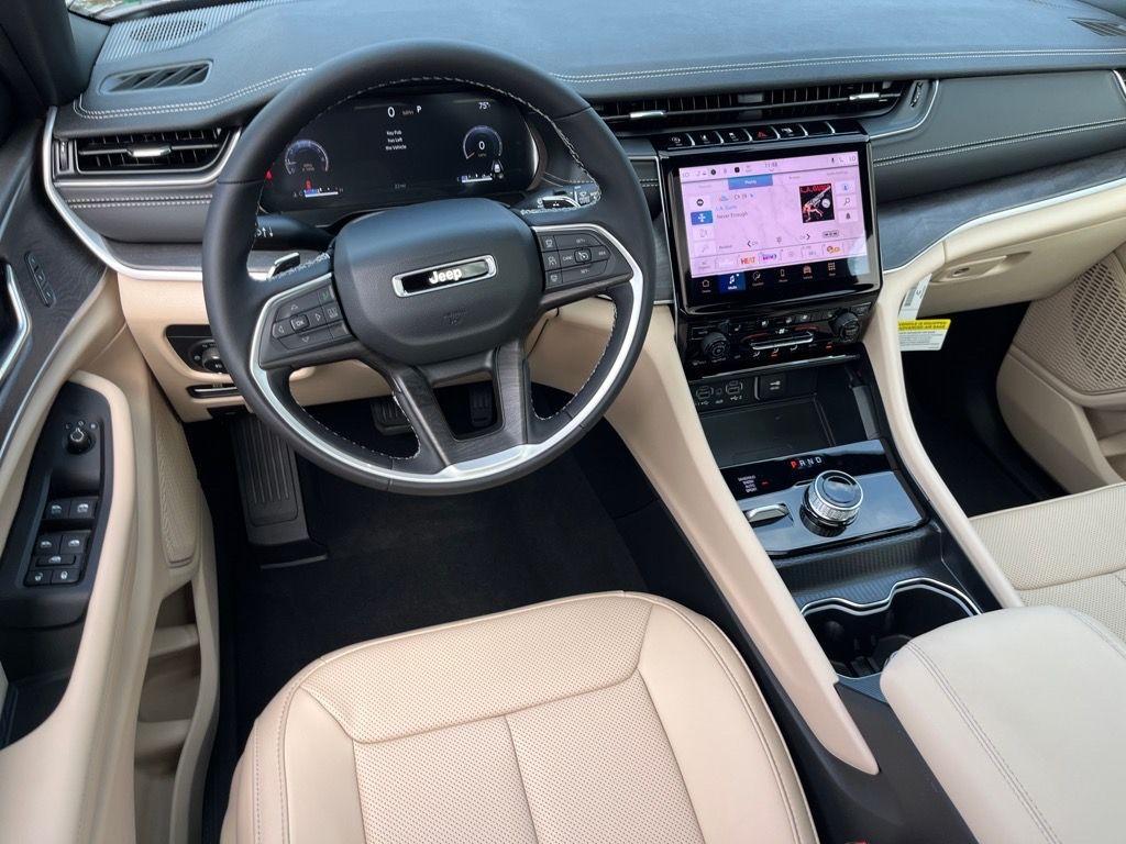 new 2025 Jeep Grand Cherokee car, priced at $50,514