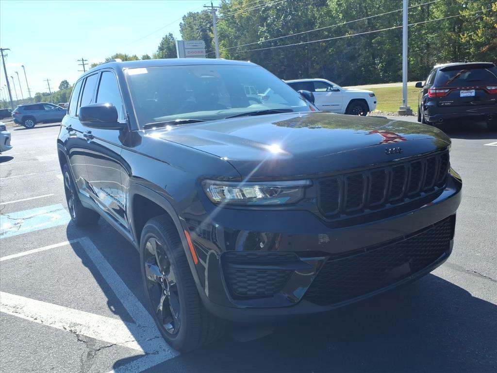 new 2025 Jeep Grand Cherokee car, priced at $43,422