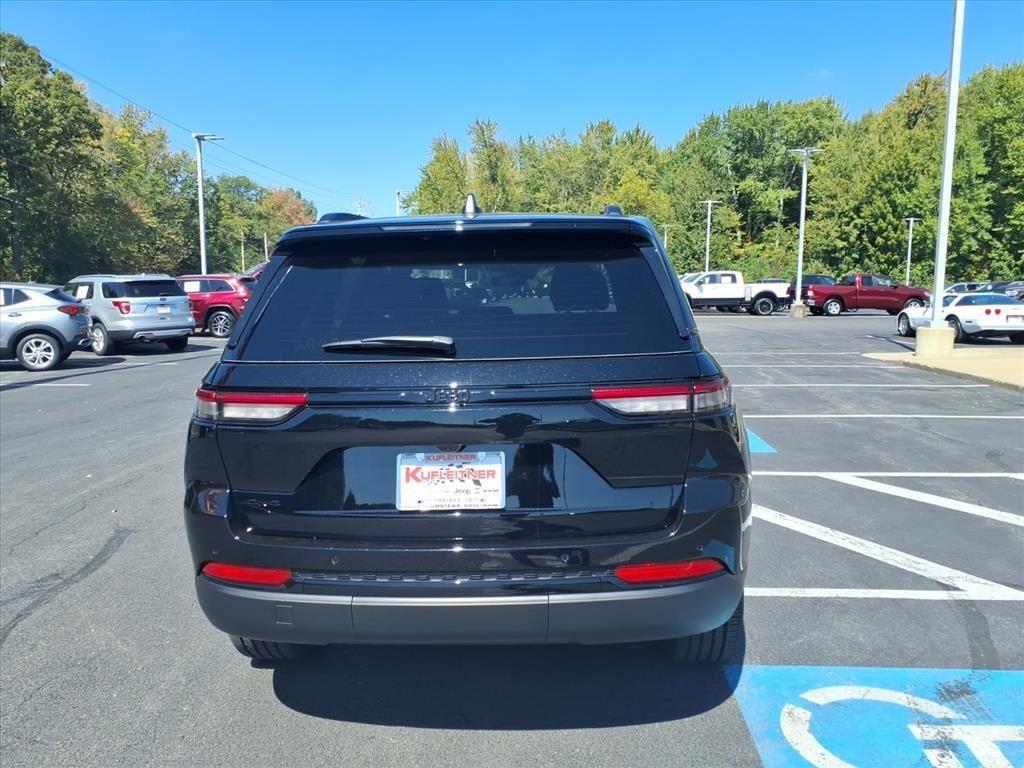 new 2025 Jeep Grand Cherokee car, priced at $43,422