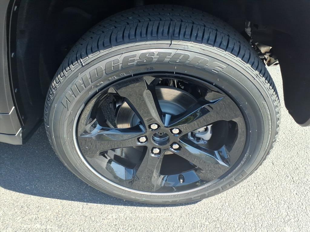 new 2025 Jeep Grand Cherokee car, priced at $43,422