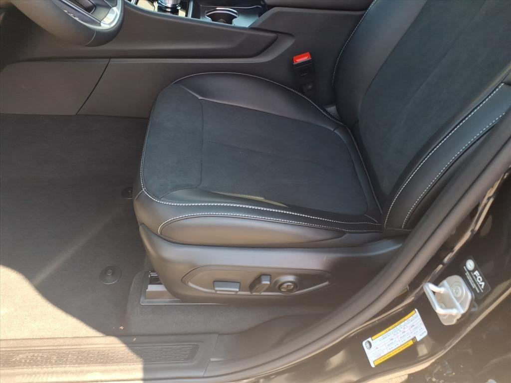 new 2025 Jeep Grand Cherokee car, priced at $43,422